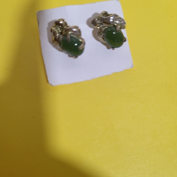 Green Gemstone Silver Earrings - Picture 2 of 3